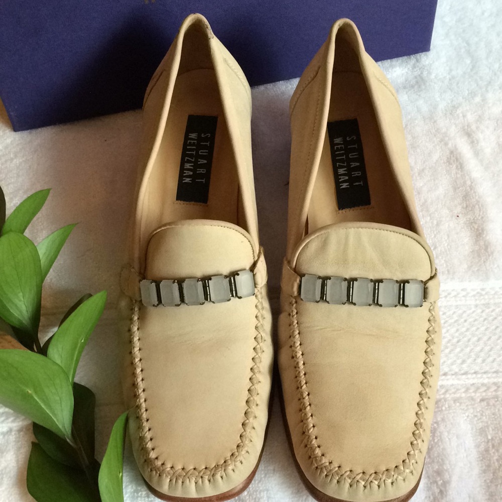Stuart Weitzman  9M beige/cream  moccasins